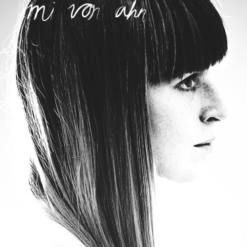 Ecoutez : With Blue Eyes (2015) Ecoutez : With Blue Eyes (2015)