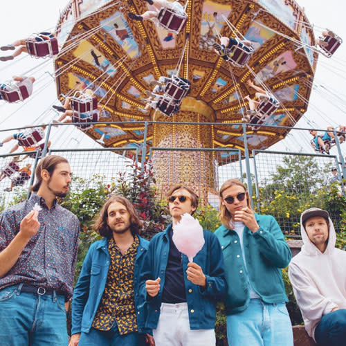 Ecoutez : Two Year Vacation