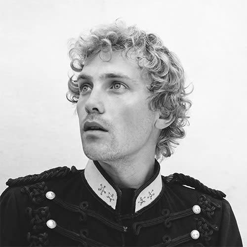 Ecoutez : Aron Blom Ecoutez : Aron Blom