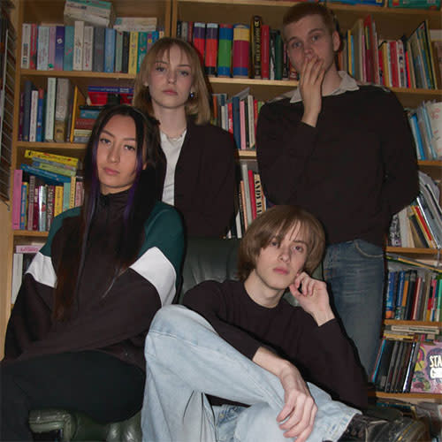 Ecoutez : Dance World (2021)