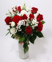 A bouquet of red roses and preeriakelladega