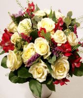 Round bouquet of white roses and dark alstromeeriatega