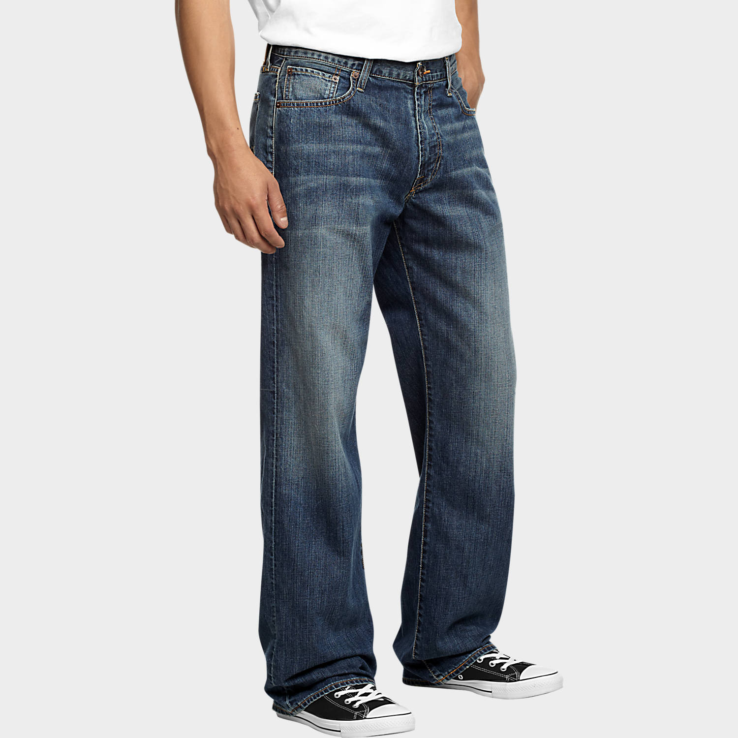 Top Selected Products and Reviews If you want a slimmer, more fitted look, check out our slim jeans. We offer a whole range of washes, styles, and fits, including ripped jeans, white jeans, and black jeans-all slim and fitted. How men’s slim fit jeans should fit? Express’s men’s slim fit jeans fit close to the body, and narrow in below the knee.