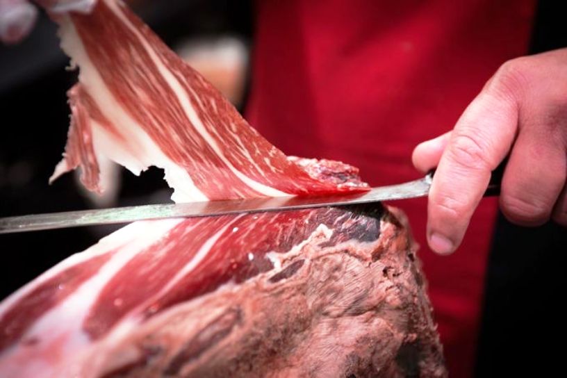 Qué-es-un-cuchillo-jamonero-El-Portal-del-Chacinado-