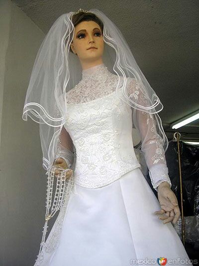 la popular dress shop It's Never A Mannequin