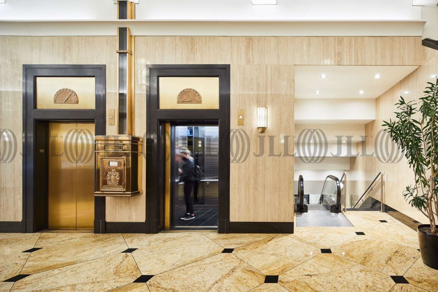 Builtout loft Style, Montreal 1253 McGill College Avenue JLL