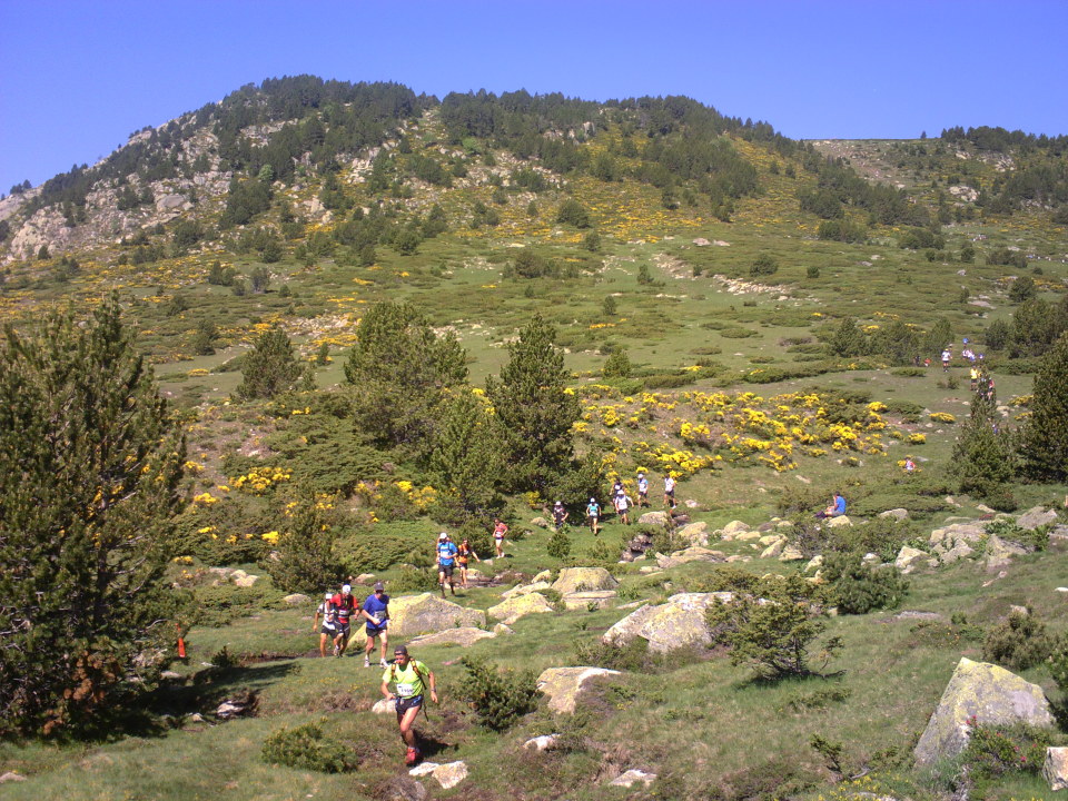 Baixant cap a l'estany de la Pradella