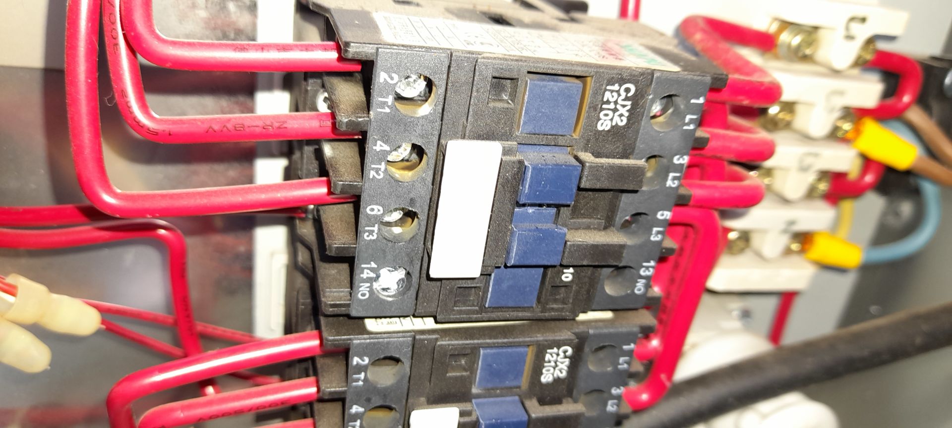 Morrison Maripakuenda Valentine/Morrison (Electrician) Kandua