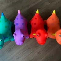 4 Dino Hoppers