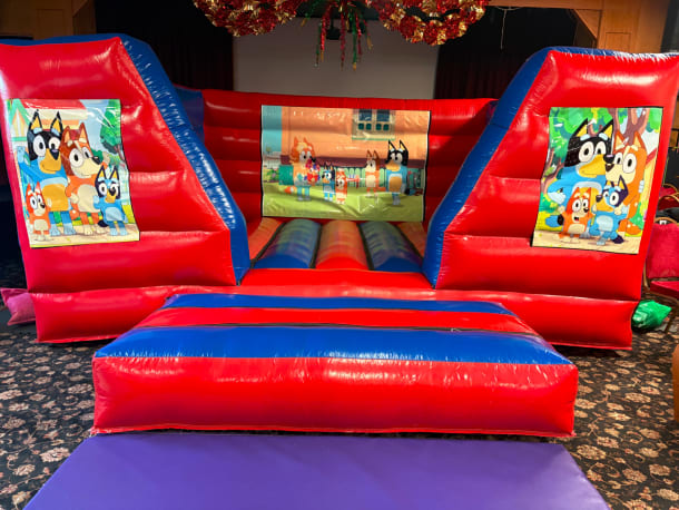 15ft X 12ft Blue And Red Box Indoor Castle - Bluey Theme