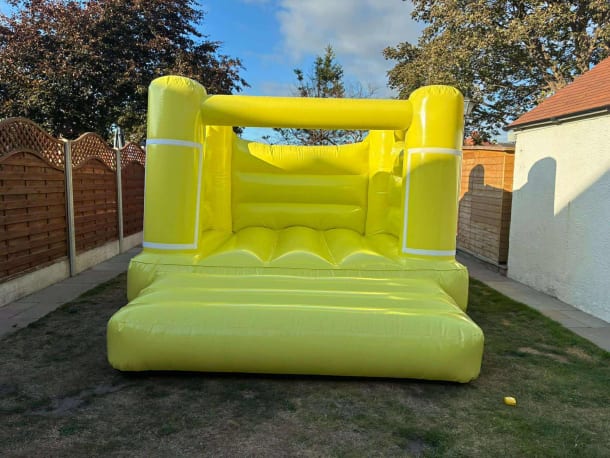 Indoor Yellow 12ft X 14ft Bouncy Castle