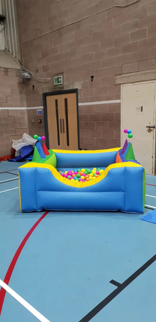 Ball Pool With Air Jugglers