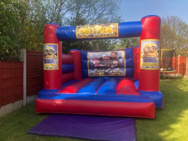 15ft X 12ft Blue And Red Indoor Castle - Minions Theme