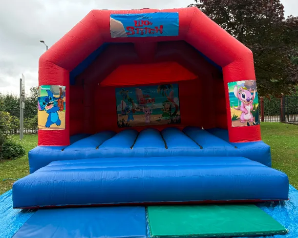 18ft X 15ft Blue And Red Castle -lilo And Stitch Theme