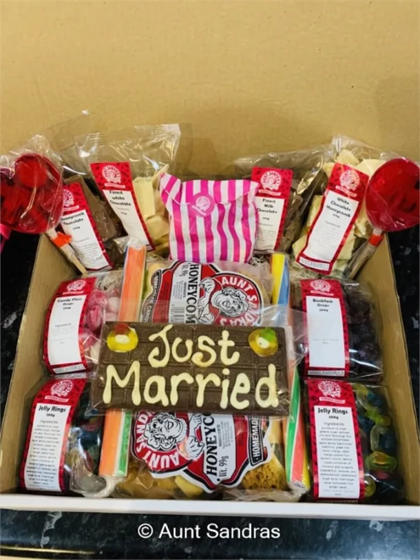 Just Married Hamper