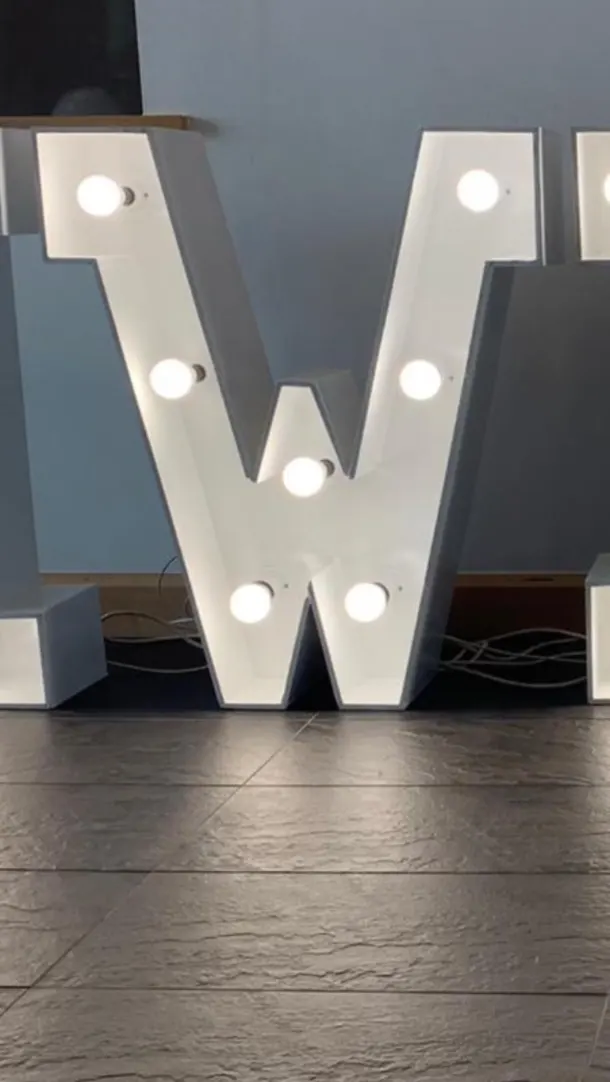 Light Up Letter - W