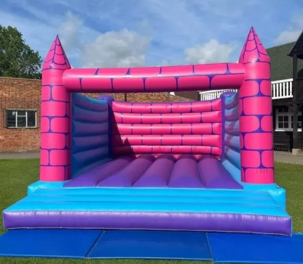 16 X 19 Traditional Bouncy Castle