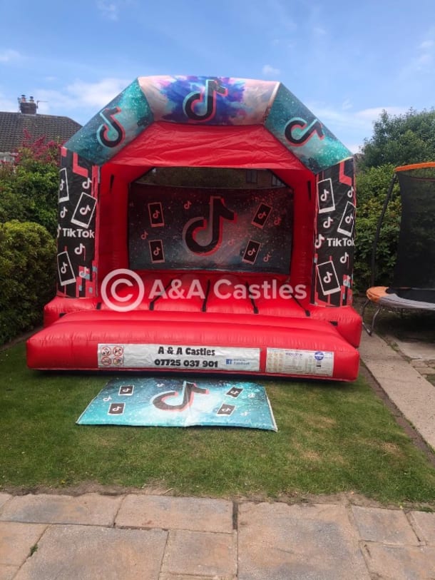 12ft X 12ft Red Castle - Tiktok Theme