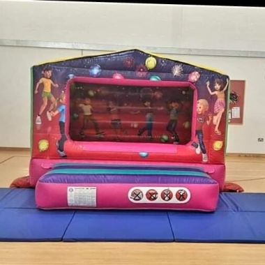 Party Time Box 10ft X 10ft This Is A Low Castle Only Being 7.5 Ft