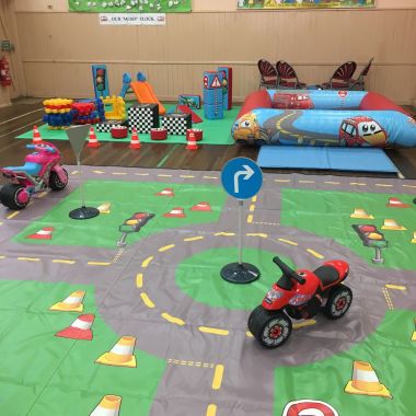 Mini Racers With Ball Pool