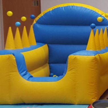 Yellow/blue Ball Pool With Air Jugglers