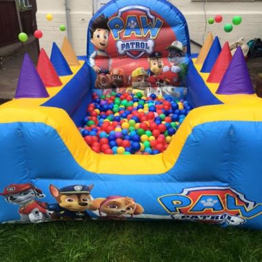 Law Ball Pool With Magic Air Jugglers