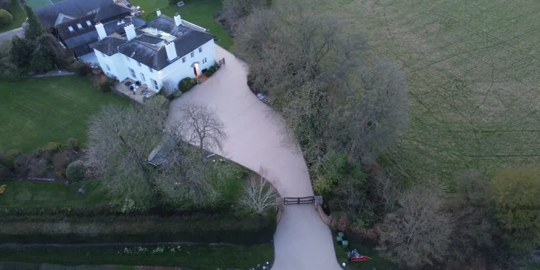 Go Big Or Go Home 550m² Resin Bound Installation Completed In A Day – Why Bespoke Resin Yorkshire Ltd Is The Team You Need