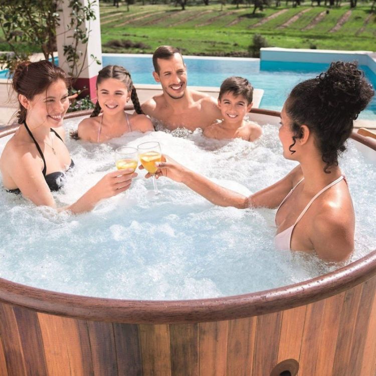 7 And 8 Persons Hot Tub Hire