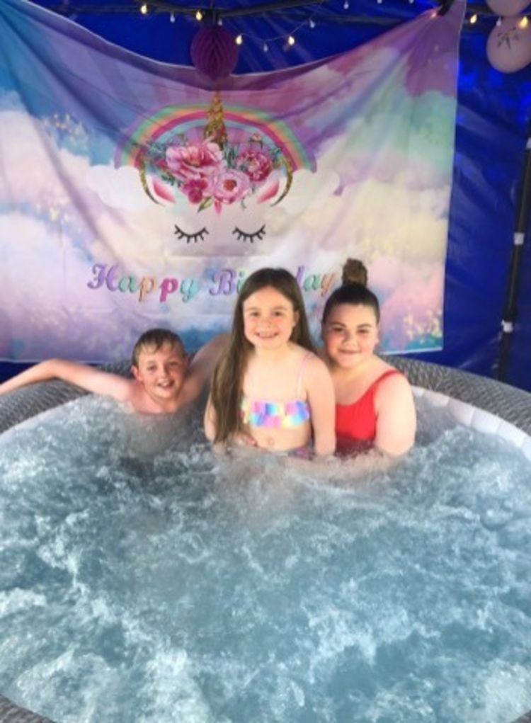 Unicorn Hot Tub Hire Party Package