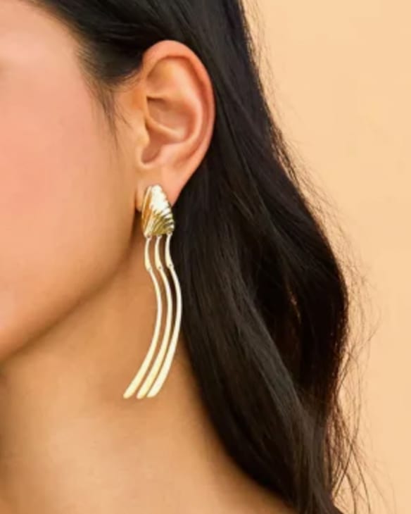 Lori Linear Earrings in Gold