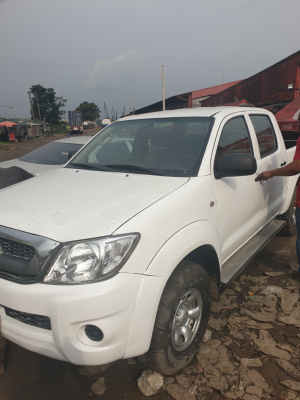 Neatly used toyota hilux