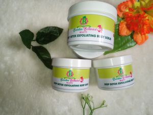 Deep detox exfoliating body scrub