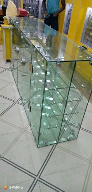 Show glass