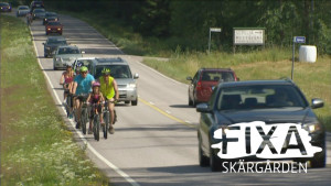 Trångt om saligheten på Skärgårdsvägen. Cyklister längs med Skärgårdsvägen.