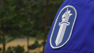 Polisen vill ha tips om en oidentifierad kvinna som hittades i Lojo.