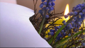 Påskägg i gips med dekorativa blommor. Påskägg i gips med dekorativa blommor.