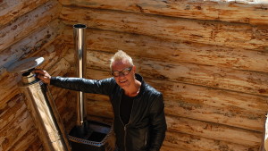 Alltid kan man inte lyckas. Det fick också Strömsös handyman Jim Björni och resten av bastubyggarna erfara i direktsändning. Rök ur skorstenen skulle ha signalerat att bastun är färdig. Ugnen på plats men ingen rök