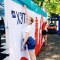 Prillan och Frillan fick också jobba med det rent fysiska under festivalen. Pernilla Karlsson och Frida Lindholm hänger upp en X3M-flagga.