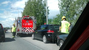 Två bilar krockade på Pojoviksbron.