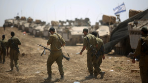 Israeliska soldater vid gränsen mot Gaza på söndagen. Israeliska soldater vid gränsen mot Gaza.