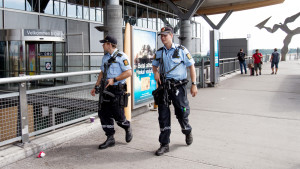 Höjd beredskap i Norge på grund av terrorhotet. Höjd beredskap i Norge på grund av terrorhot.