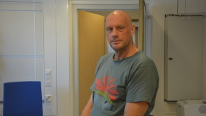 Johan Lönnberg var med i Dialekter å tåkådä den 22 juli. Johan Lönnberg i Yle Västnylands studio.