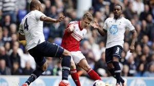 Tottenham besegrade Alexander Kakaniclic Fulham. Alexander Kakaniclic skjuter ett skott