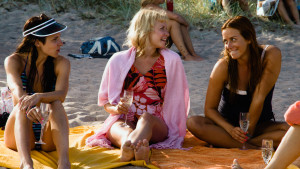 Iiris, Eeva och Karoliina spenderar en sommar i Hangö. Iiris, Eeva och Karoliina spenderar en sommar i Hangö.