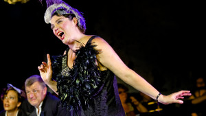 Hilary Summers spelade en av de "onda" som tog makten av de goda. Hilary Summers i der Silbersee på Karleby operasommar 2014