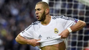 Karim Benzema gjorde sitt femte mål i Champions League. Karim Benzema firar mål.
