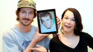 Skräddarn och Dizi med Osku på bild mellan sig. Skräddarn, Osq och diZi värmer upp på STK i Jakobstad.