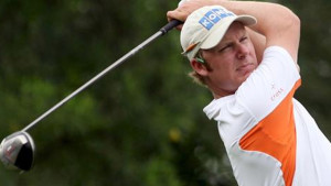 Mikko Ilonen spelar jämnt Golfaren Mikko Ilonen