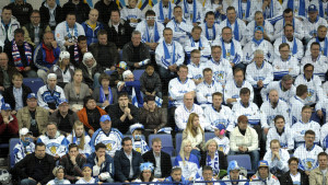 Finländska fans i matchen mot Slovakien.