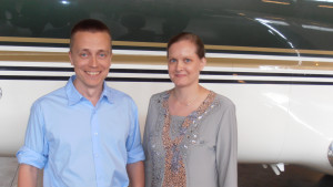 Atte och Leila Kaleva omedelbart efter hemkomsten till Finland. Atte och Leila Kaleva omedelbart efter hemkomsten till Finland